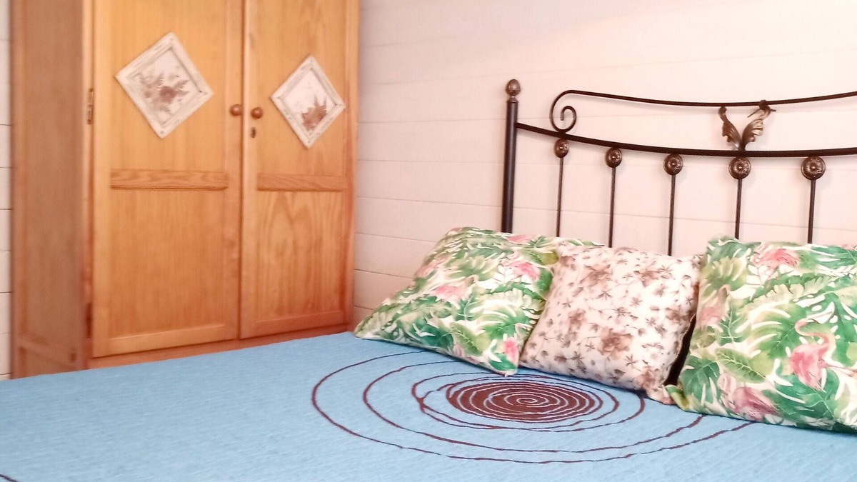 Punta Umbria House | Homerez - Beautiful bungalow for 2 ppl. with terrace and balcony at Punta Umbría