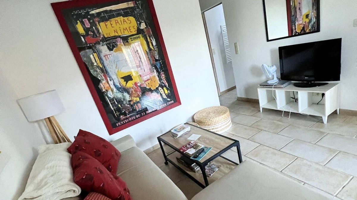 Costieres House | Homerez - Beautiful house for 6 ppl. with garden at Nîmes