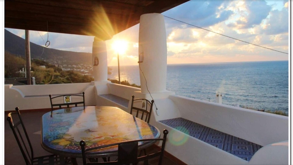 Malfa House | Homerez - Beautiful house for 6 ppl. with sea view, garden and terrace at Malfa