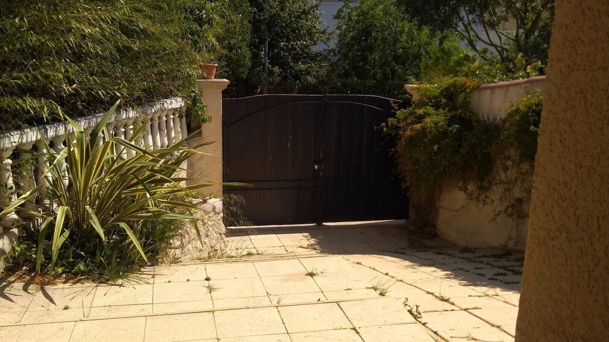 14th Arrondissement Apartment | Homerez - Beautiful studio 11 km away from the beach for 2 ppl. with shared pool