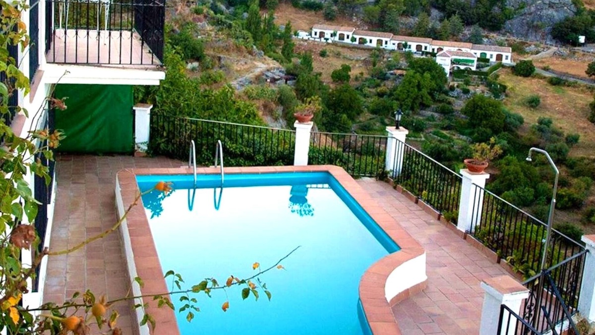 Grazalema Ski Chalet | Homerez - Big chalet for 12 ppl. with swimming-pool and terrace at Grazalema