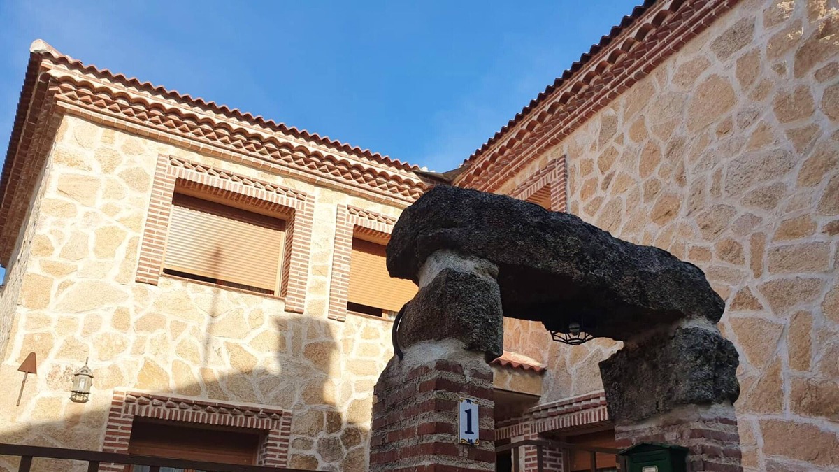 Navaluenga House | Homerez - Big house for 9 ppl. with terrace at Navaluenga