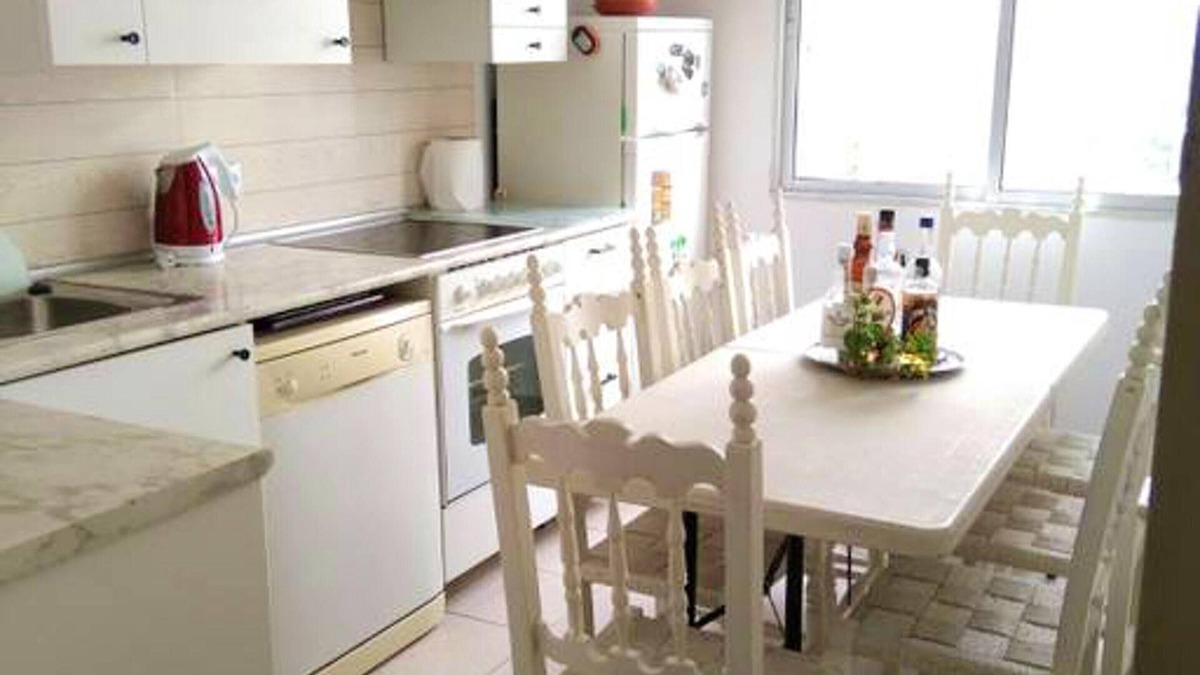Burgos House | Homerez - Big house for 10 ppl. with terrace at Burgos