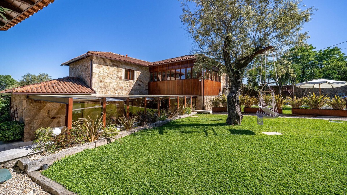 Amares House | Homerez - Big house for 10 ppl. with swimming-pool, garden and terrace at Braga
