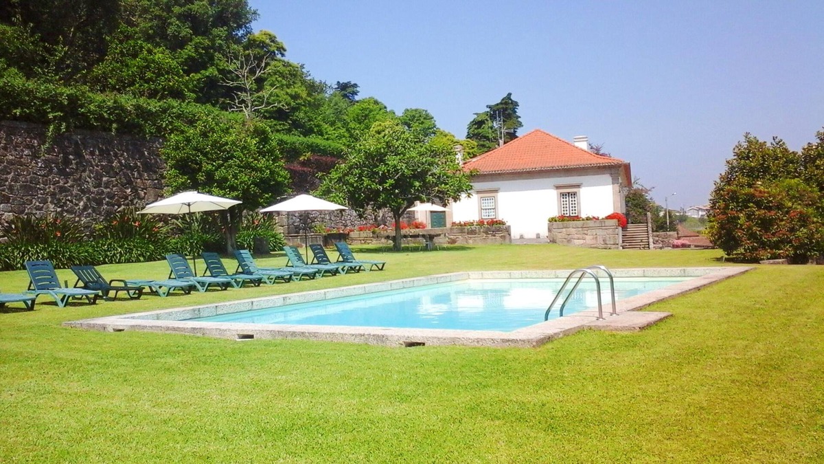 Santo Tirso Villa | Homerez - Big villa for 12 ppl. with swimming-pool and terrace at Santo Tirso