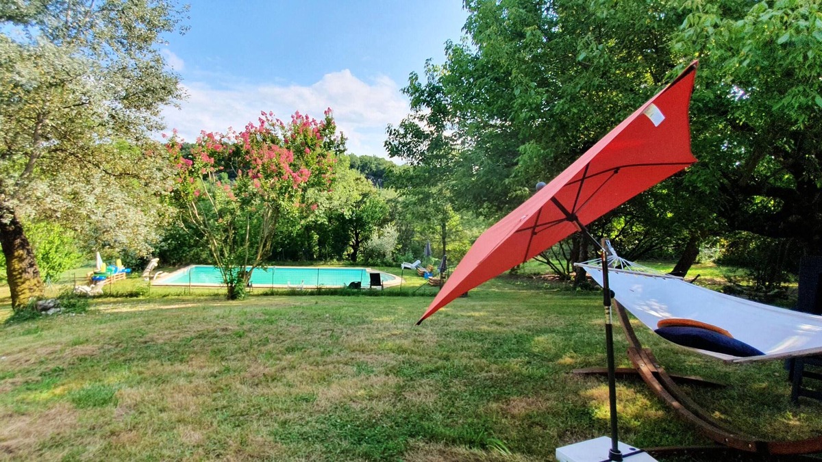 Montricoux Villa | Homerez - Big villa for 14 ppl. with swimming-pool and terrace at Montricoux