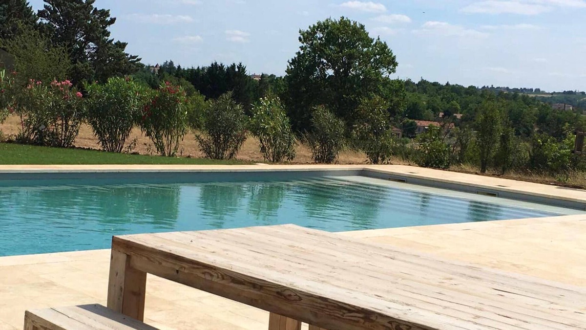 Cahors Villa | Homerez - Big villa for 12 ppl. with swimming-pool and terrace at Cahors