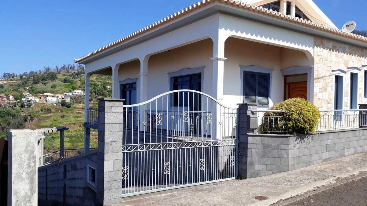 Calheta Apartment | Homerez - Bright Apartment, Sea View, 100 sqm