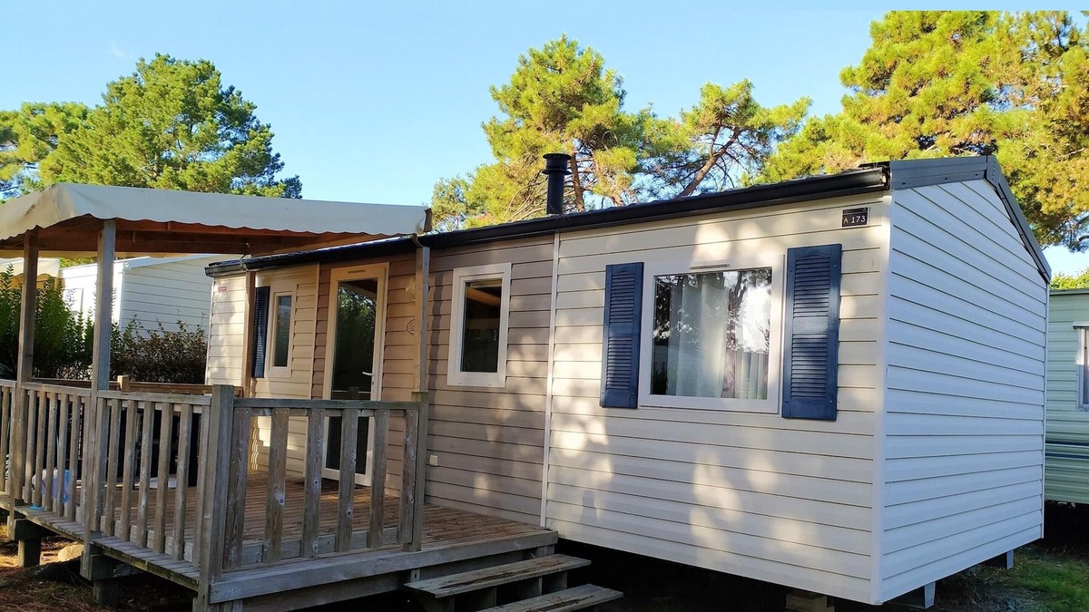 Banes House | Homerez - Bungalow for 6 ppl. with shared pool and terrace at Argences-en-Aubrac