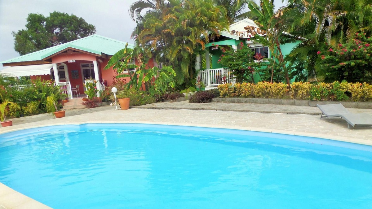 Petit-Canal House | Homerez - Bungalow 8 km away from the beach for 4 ppl. with shared pool