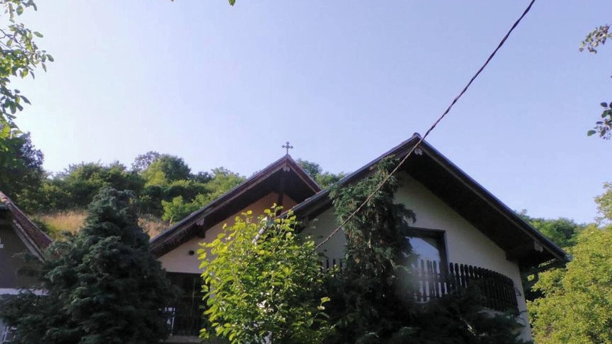 Sibiel Ski Chalet | Homerez - Chalet in Sibiel, mountain and lake views