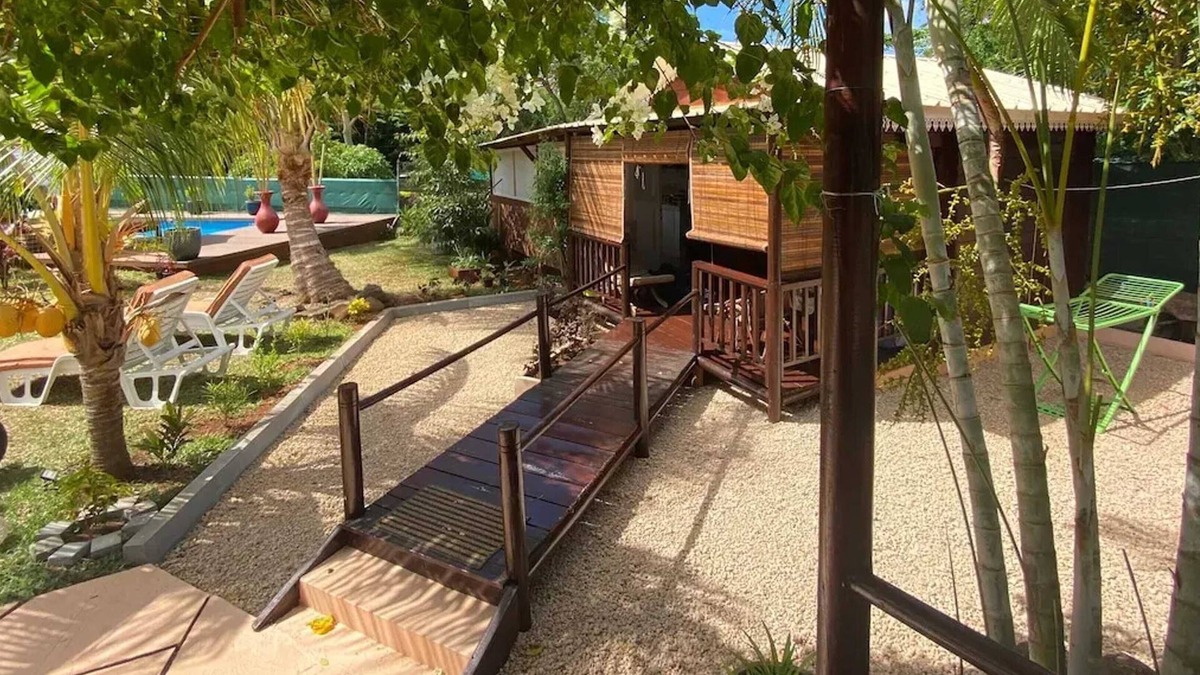 Albion Apartment | Homerez - Charming apartment in Albion with shared pool