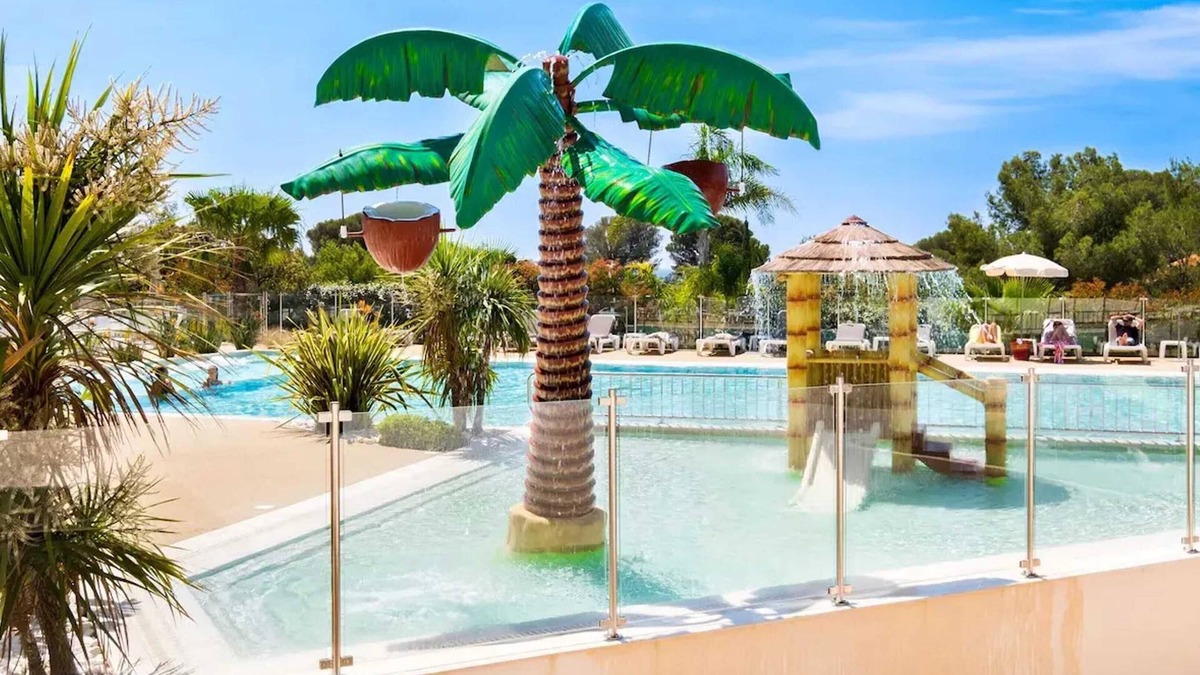 Le Dramont Apartment | Homerez - Charming Bungalow in Saint-Raphaël, Sea View