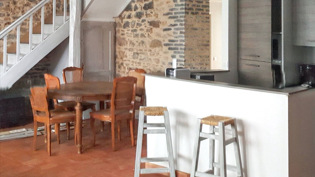 La Porcherie House | Homerez - Charming House in La Porcherie, pool