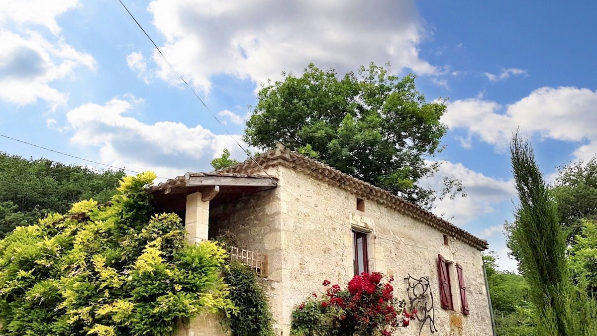Sauveterre House | Homerez - Charming House in Sauveterre with Private Pool
