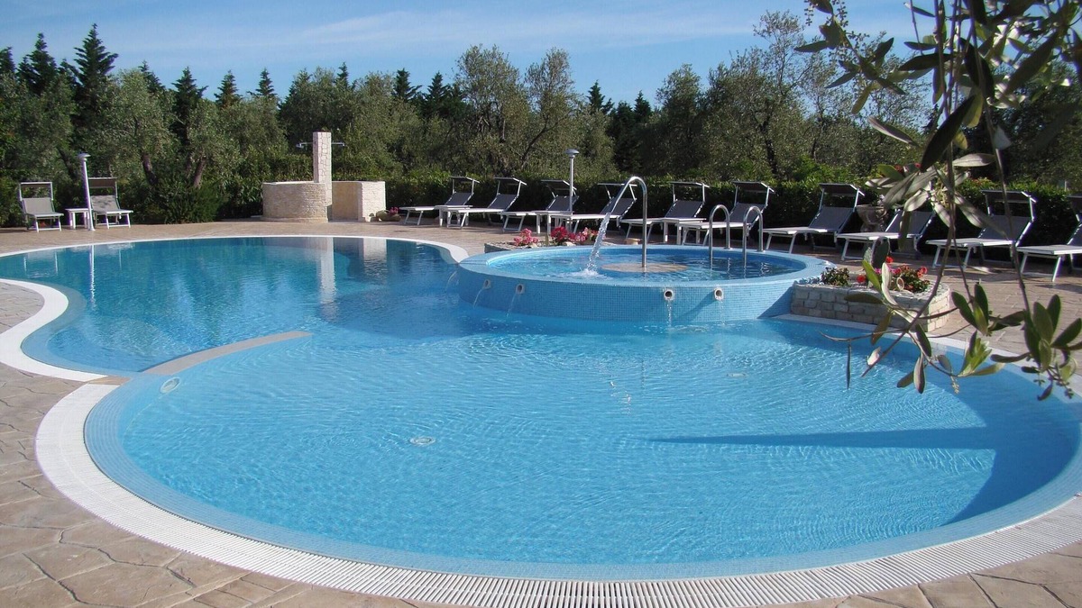 Chiesiola House | Homerez - Charming House in Vieste with Shared Pool and Terrace