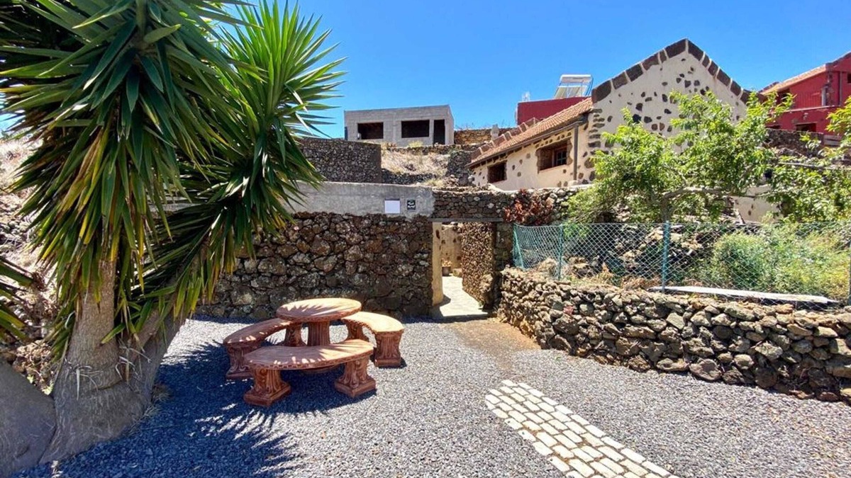 Isora House | Homerez - Charming house in Isora with mountain view