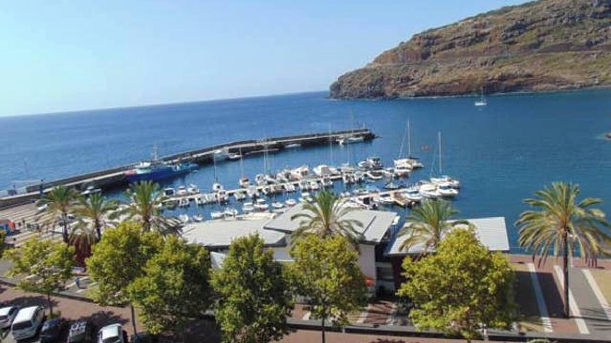Machico House | Homerez - Charming house in Machico with mountain view and garden