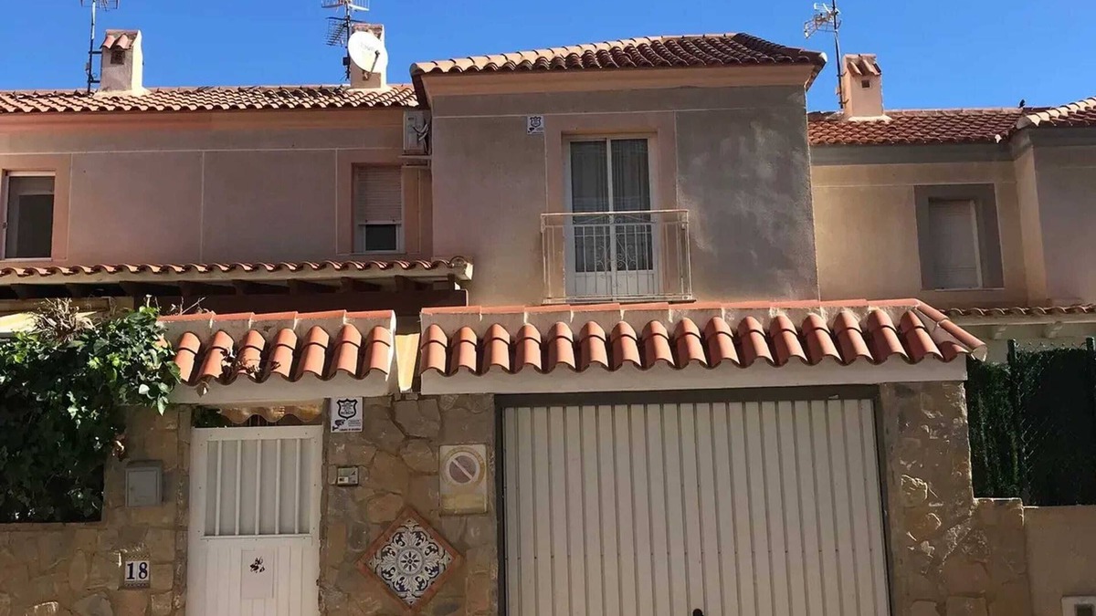 Garrucha House | Homerez - Comfortable House in Garrucha with Terrace & 3 Bedrooms