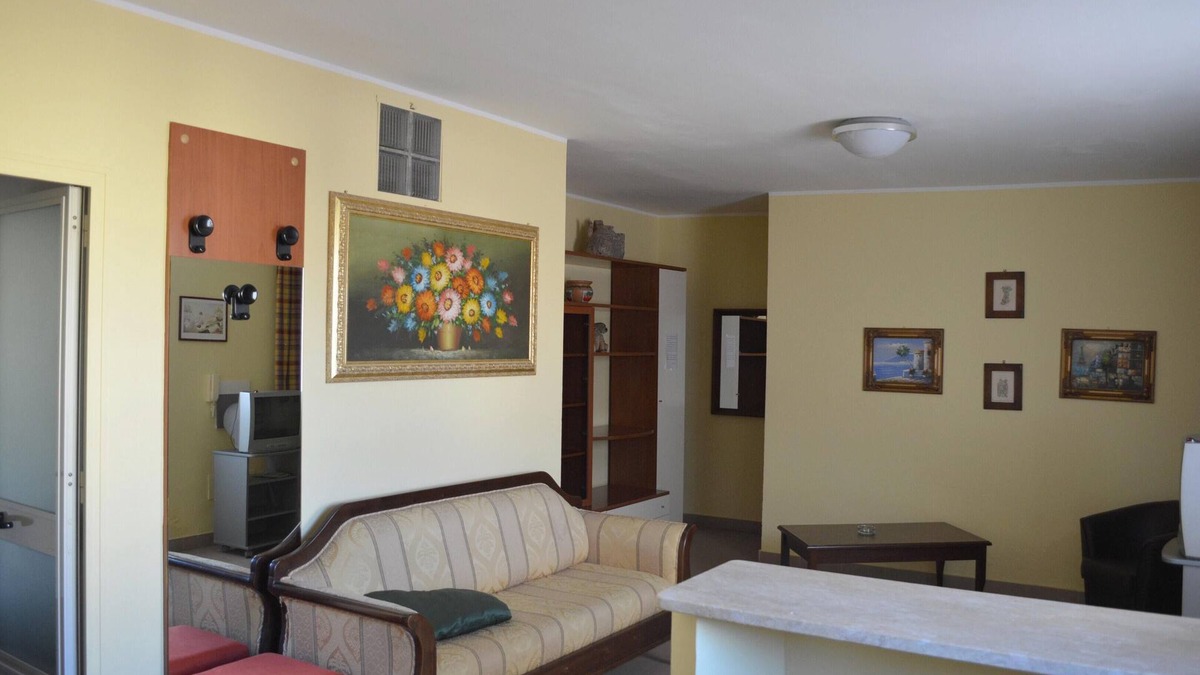 Reggio Calabria Apartment | Homerez - Cosy Flat Reggio Calabria