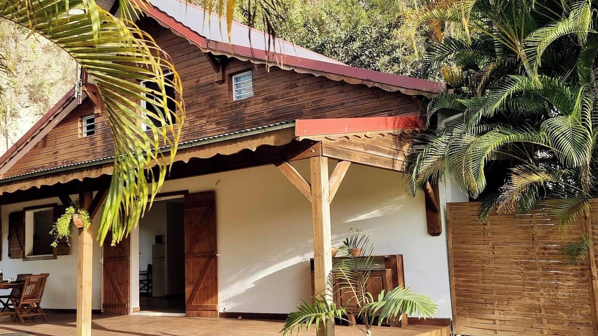 Point d'Or House | Homerez - Cosy house in Les Abymes with relaxing jacuzzi