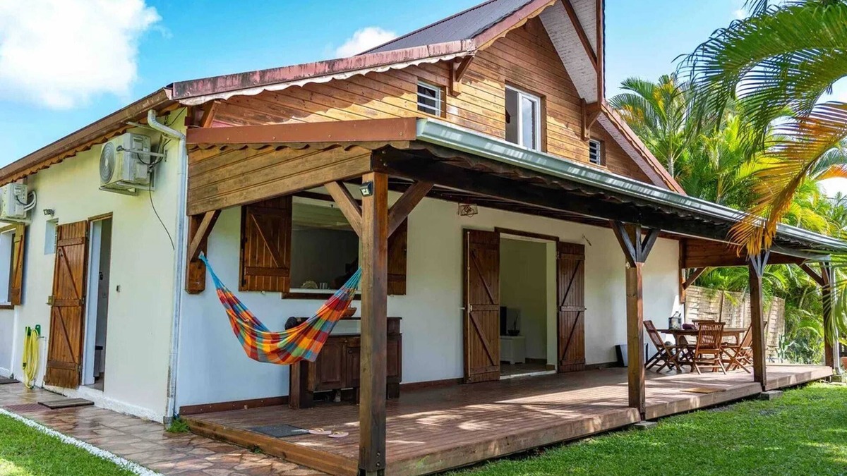 Point d'Or House | Homerez - Cosy house in Les Abymes with relaxing jacuzzi