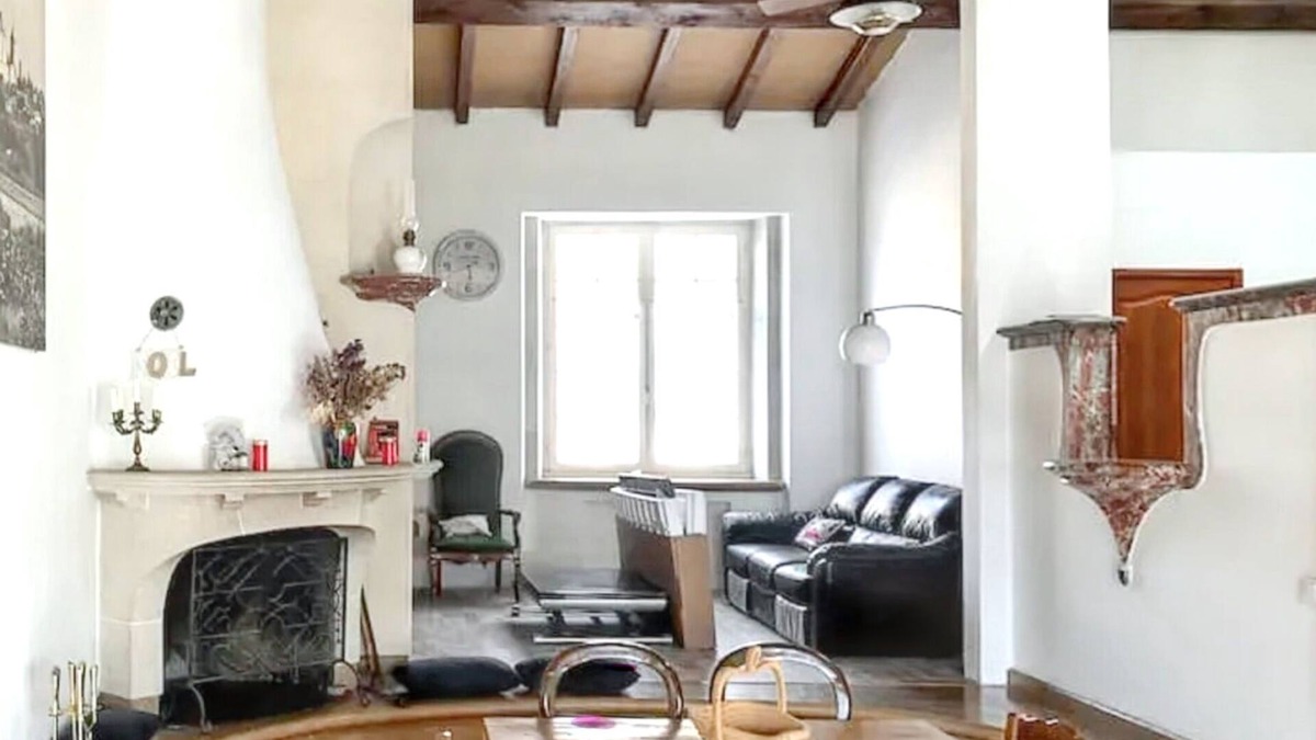 Villalier House | Homerez - Elegant House in Villalier with Garden and Jacuzzi
