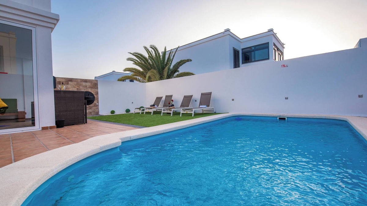 Playa Blanca Villa | Homerez - Elegant Villa in Playa Blanca with Private Pool