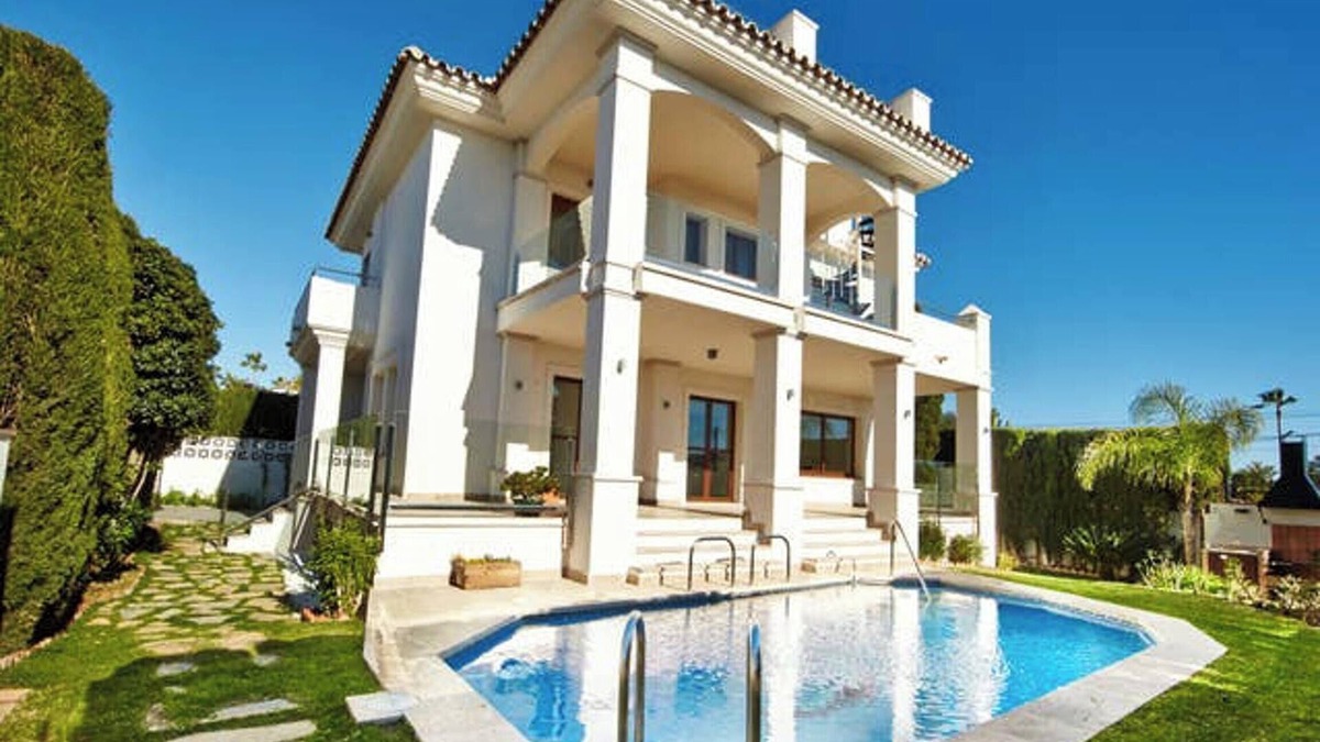 Urbanizacion Costabella Villa | Homerez - Elegant Villa in Marbella + Private Pool