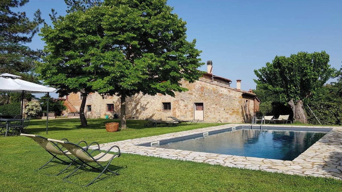 Trequanda House | Homerez - Enchanting House in Trequanda + Pool