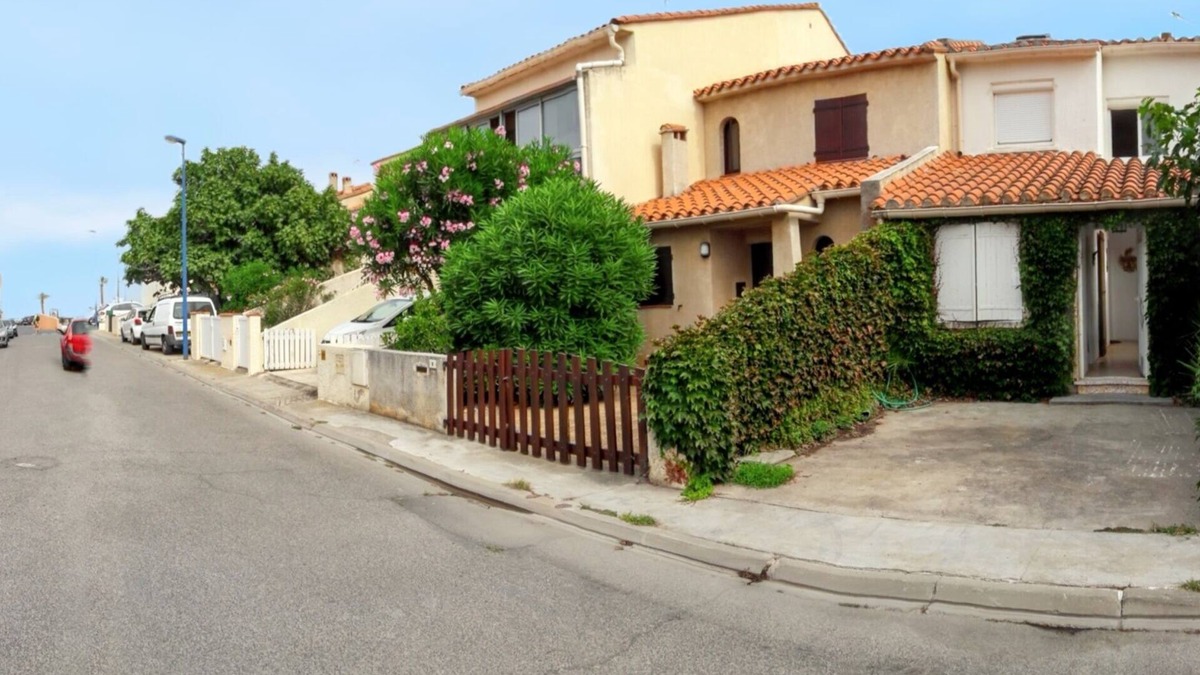 Sainte-Marie-la-Mer House | Homerez - Family House in Sainte-Marie with large garden