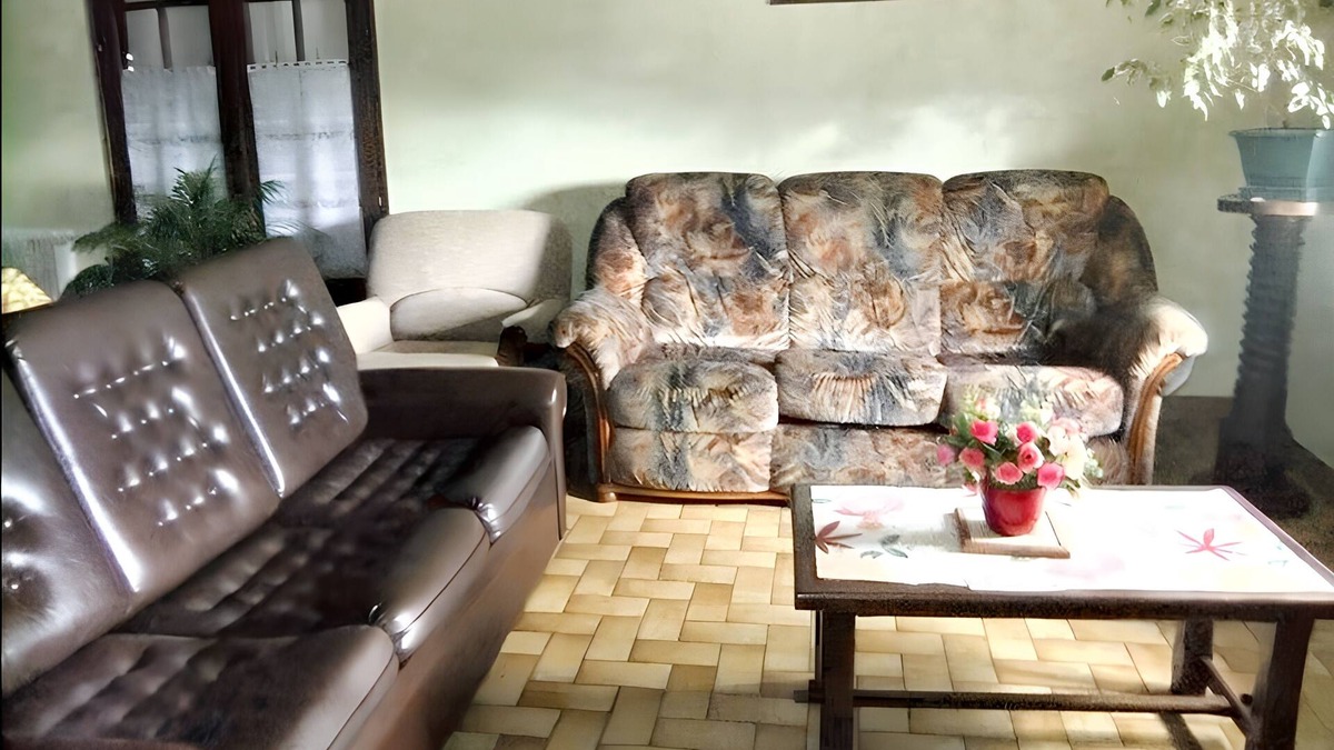 Saint-Laurent-de-Cuves House | Homerez - House in Saint-Laurent-de-Cuves