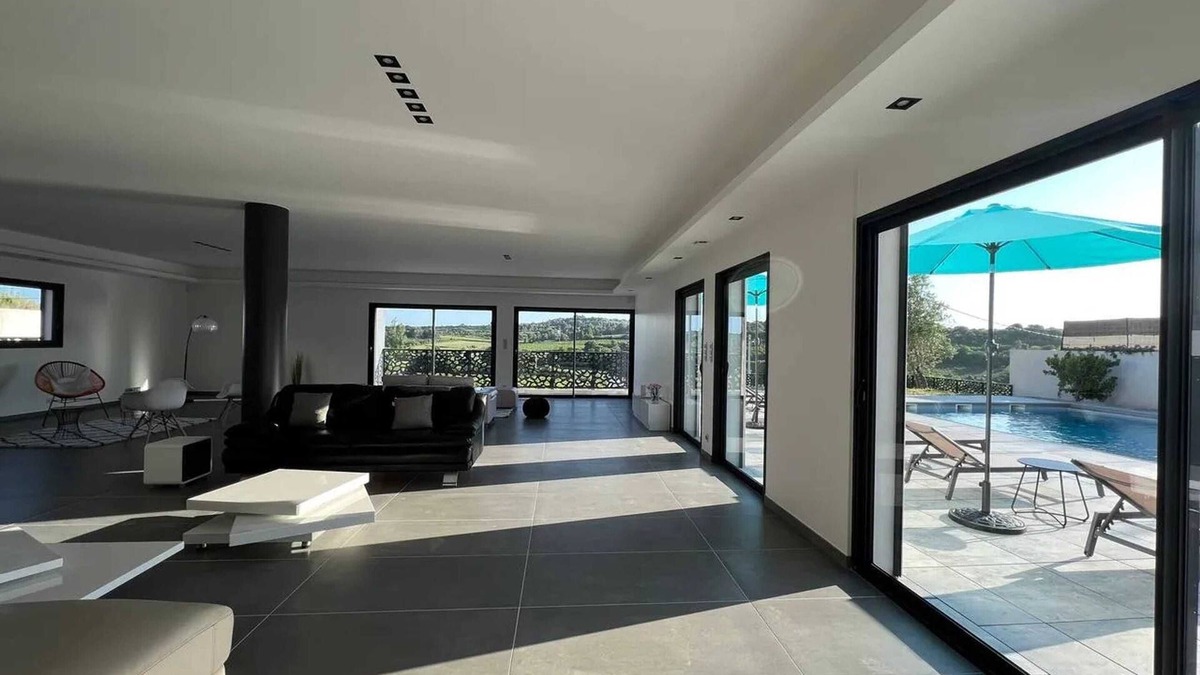 Saint-Pons-de-Mauchiens Villa | Homerez - Villa in Saint-Pons-de-Mauchiens