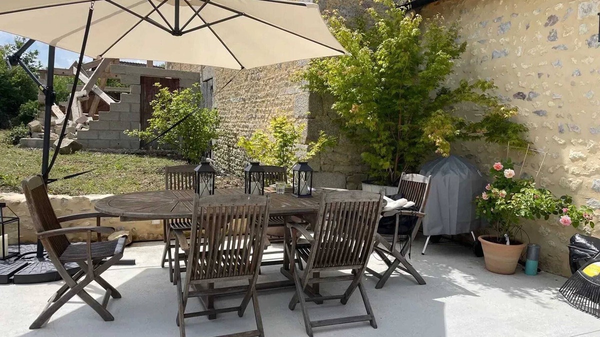 Roullee House | Homerez - Charming house with terrace in the countryside