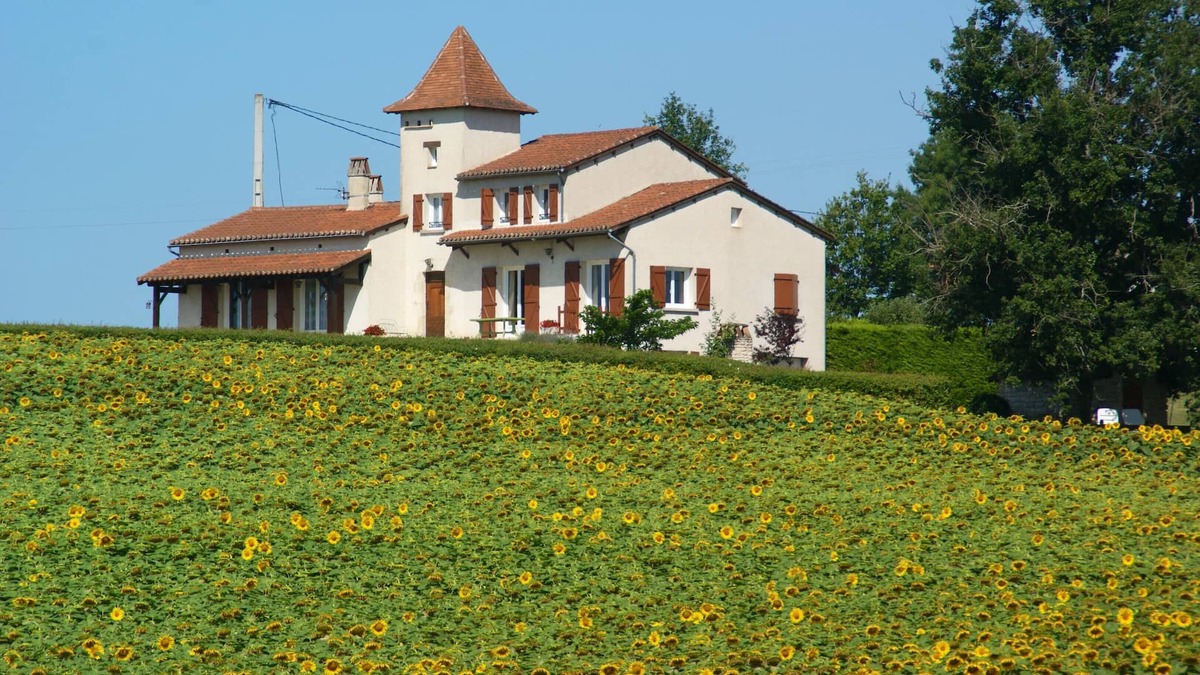 Castelnau-Montratier-Sainte-Alauzie House | Homerez - House for 7 ppl. with jacuzzi and garden at Castelnau-Montratier