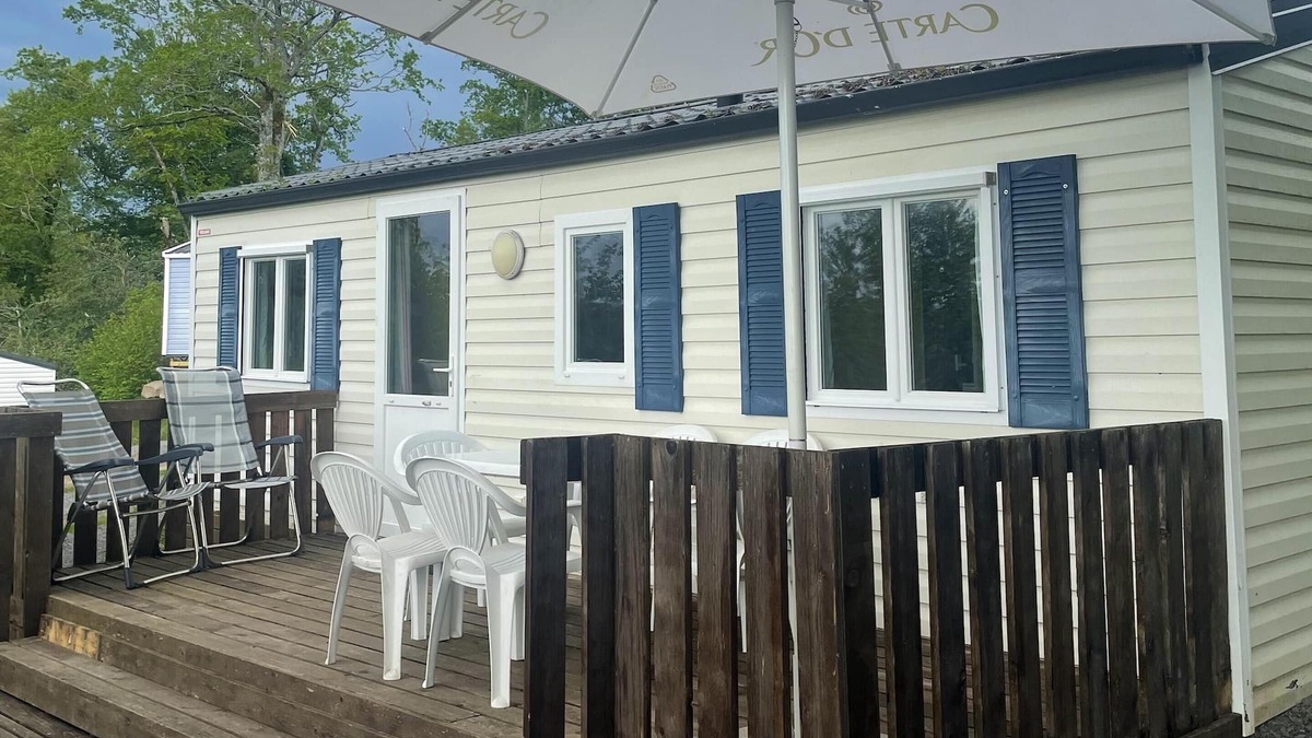 Banes House | Homerez - House for 6 ppl. with shared pool and terrace at Argences en Aubrac