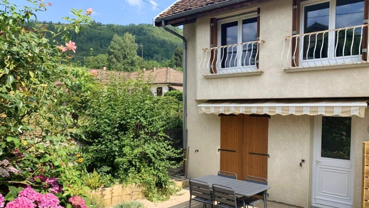 Vaulnaveys-le-Haut House | Homerez - House for 4 ppl. with garden and terrace at Vaulnaveys-le-Haut