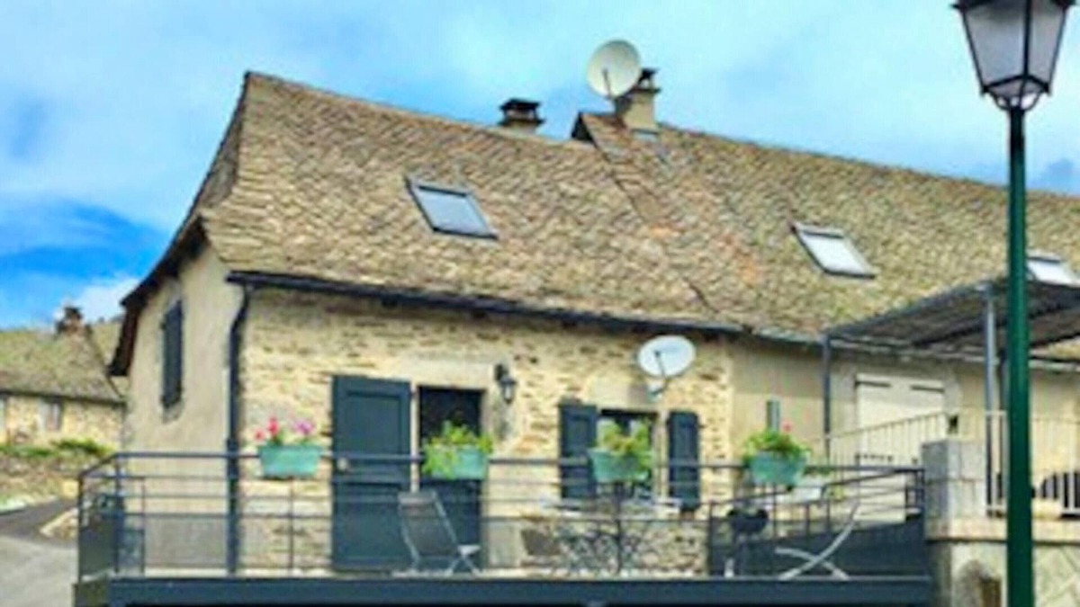 Les Salces House | Homerez - House 5 km away from the slopes for 4 ppl. with terrace at Les Salces