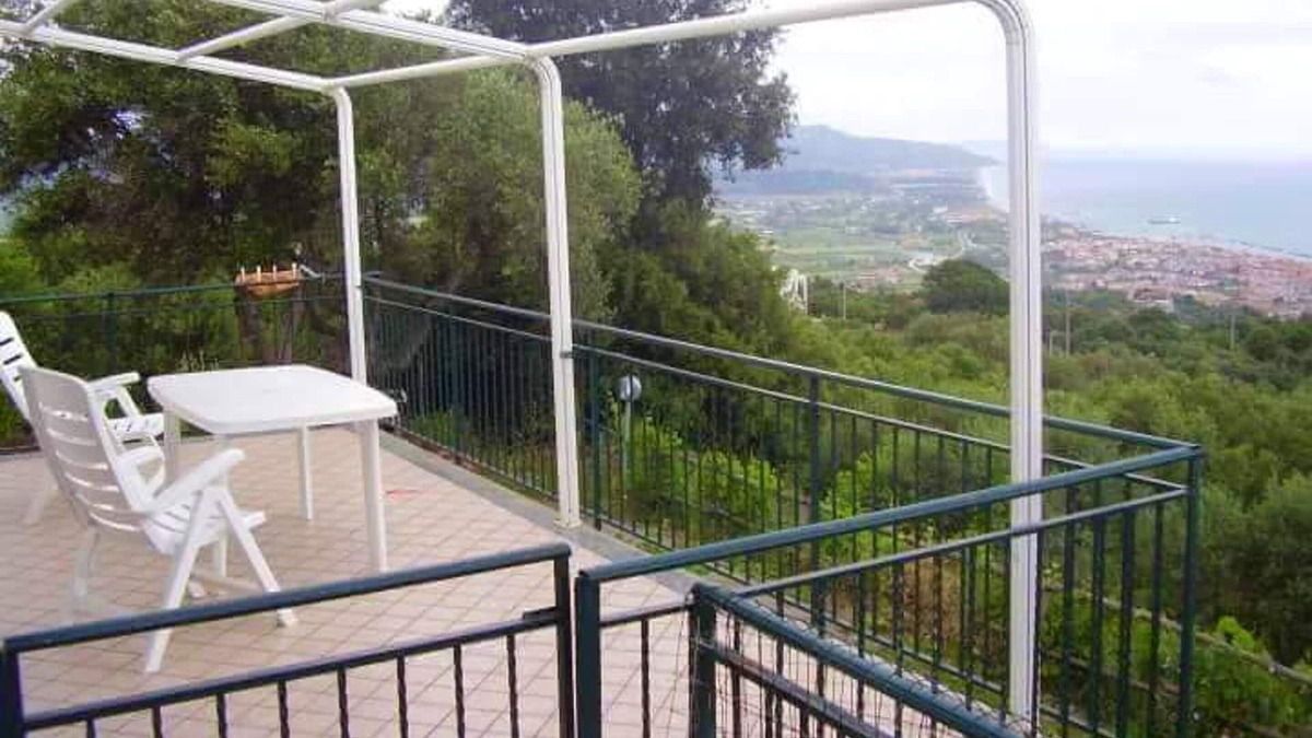 Casal Velino House | Homerez - House 6 km away from the beach for 4 ppl. with garden at Casal Velino