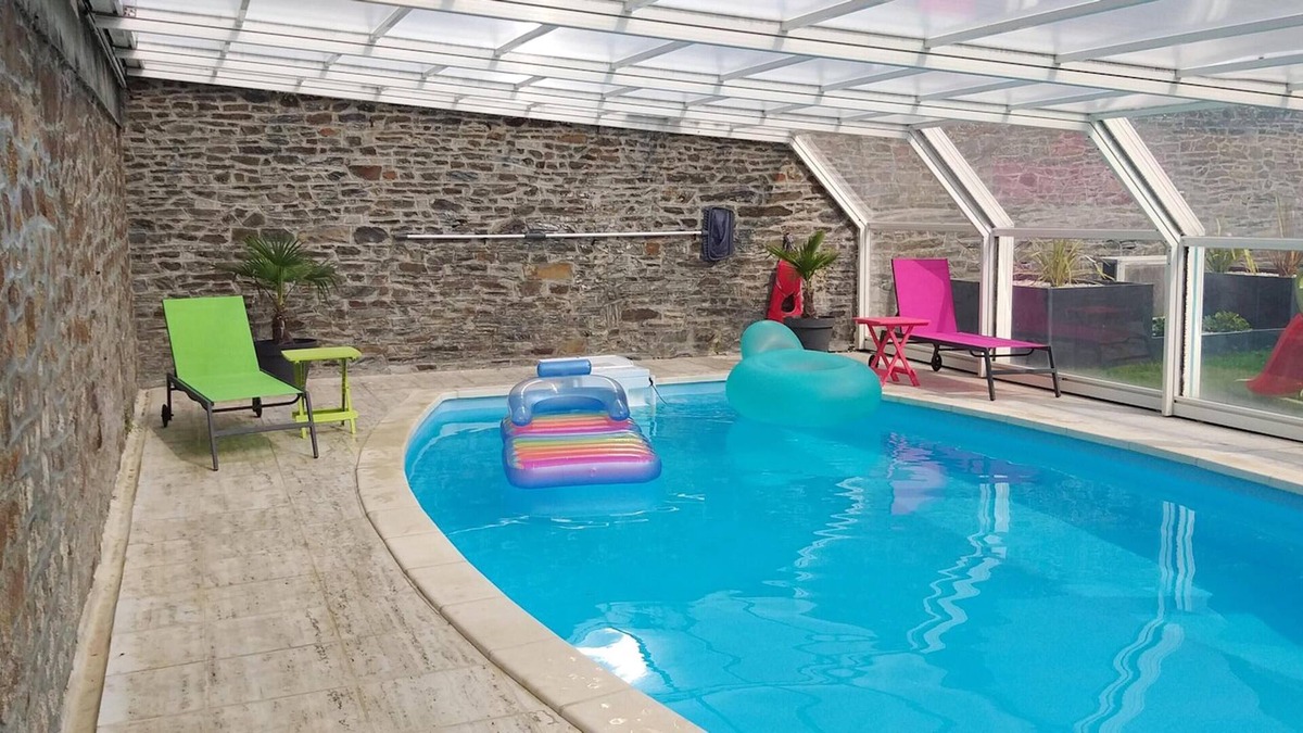 Pontorson House | Homerez - House for 6 ppl. with shared pool, garden and terrace at Pontorson