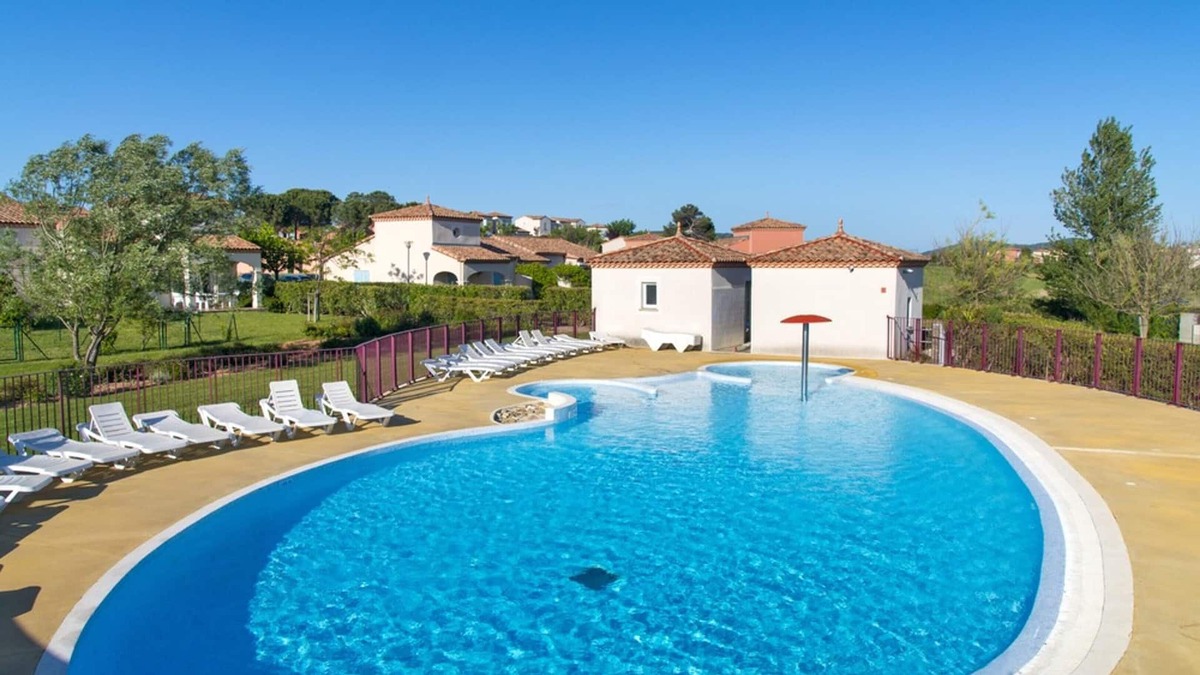 Homps House | Homerez - House for 6 ppl. with shared pool, garden and terrace at Homps
