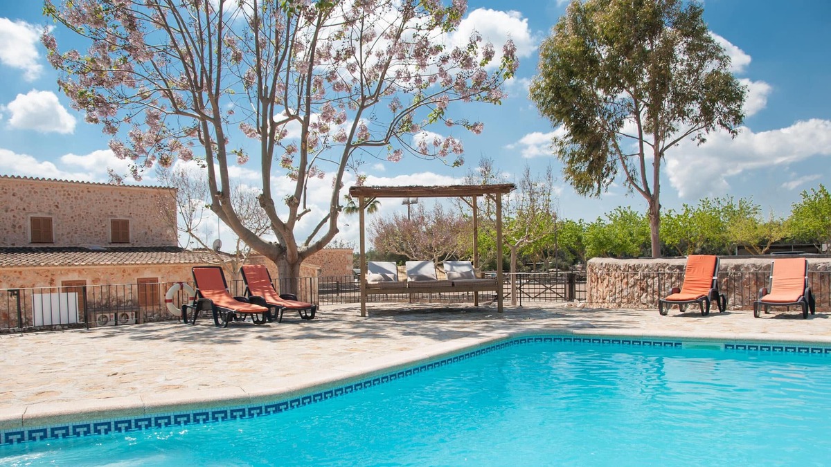 Sencelles House | Homerez - House for 8 ppl. with swimming-pool, garden and terrace at Sencelles