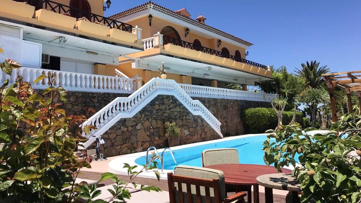 Tejeda House | Homerez - House for 8 ppl. with shared pool, garden and terrace at Tejeda