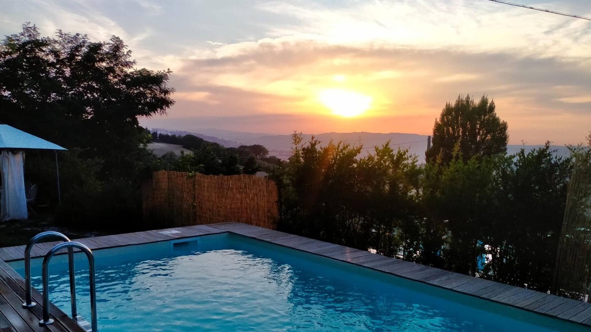 Montelabbate House | Homerez - House for 3 ppl. with shared pool, sea view and garden at Montelabbate