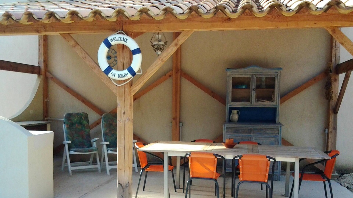 Bagnols-sur-Ceze House | Homerez - House for 15 ppl. with swimming-pool and garden at Bagnols-sur-Cèze