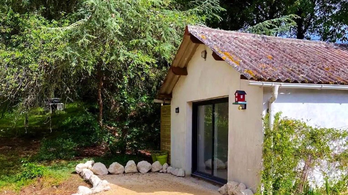 Chouzy-sur-Cisse House | Homerez - House for 2 ppl. with shared pool, sauna, jacuzzi, spa and garden