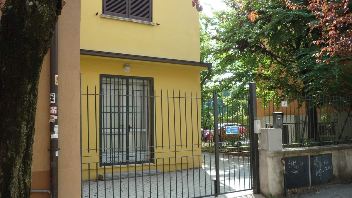 Bolognina Apartment | Homerez - Modern Studio in Bologna with Air Conditioning 40 m²