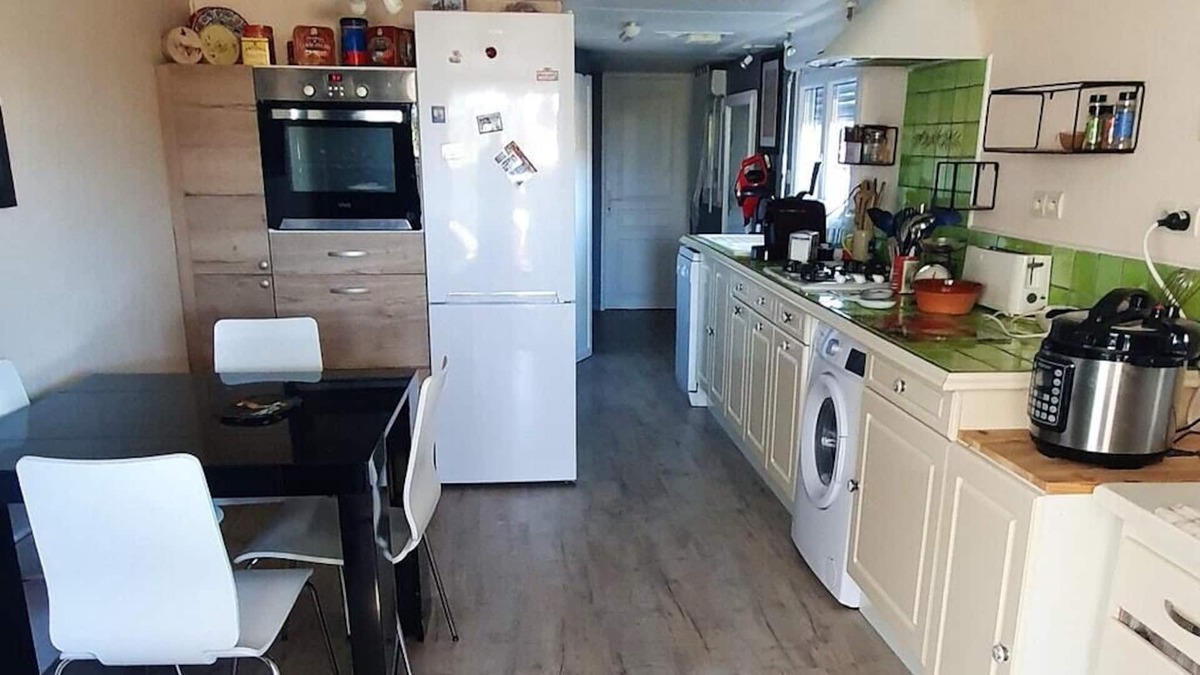 La Rouviere House | Homerez - Nice bungalow 4 km away from the beach for 4 ppl. with shared pool