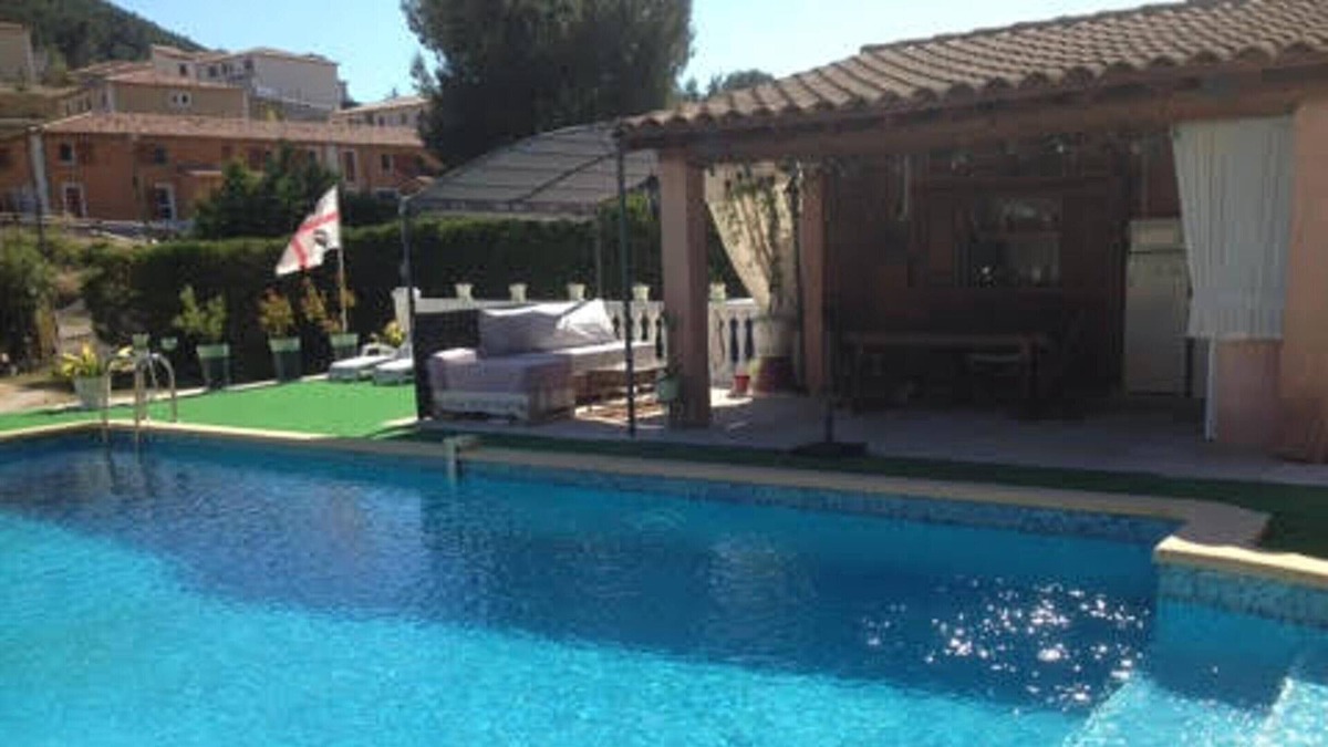 Roquefort-la-Bedoule Apartment | Homerez - Nice appartement 3 km away from the beach for 4 ppl. with shared pool