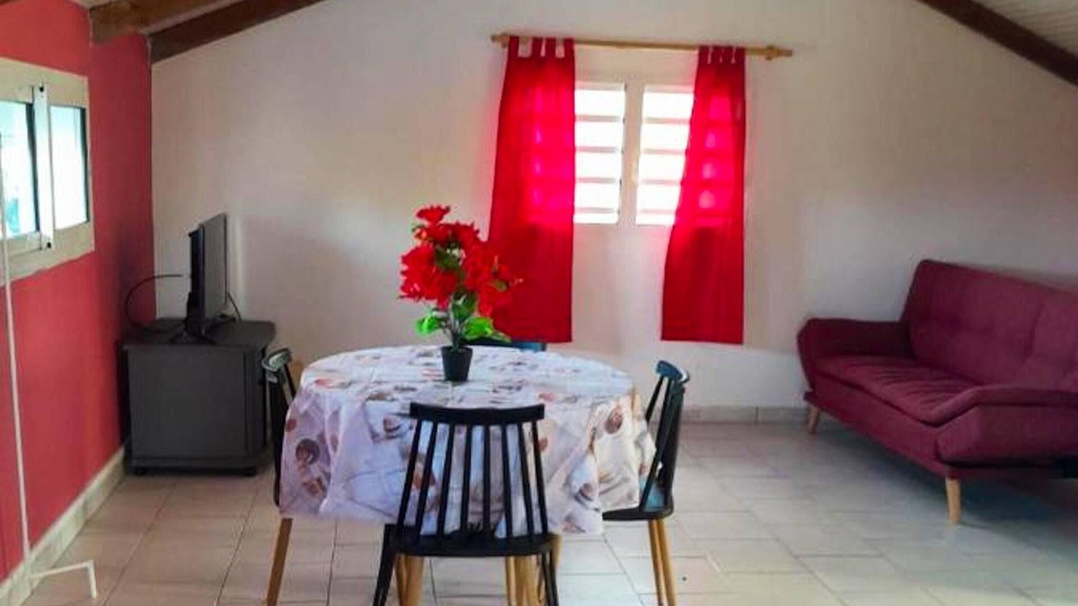 Capesterre-Belle-Eau House | Homerez - Nice house for 4 ppl. with sea view and garden at Capesterre-Belle-Eau